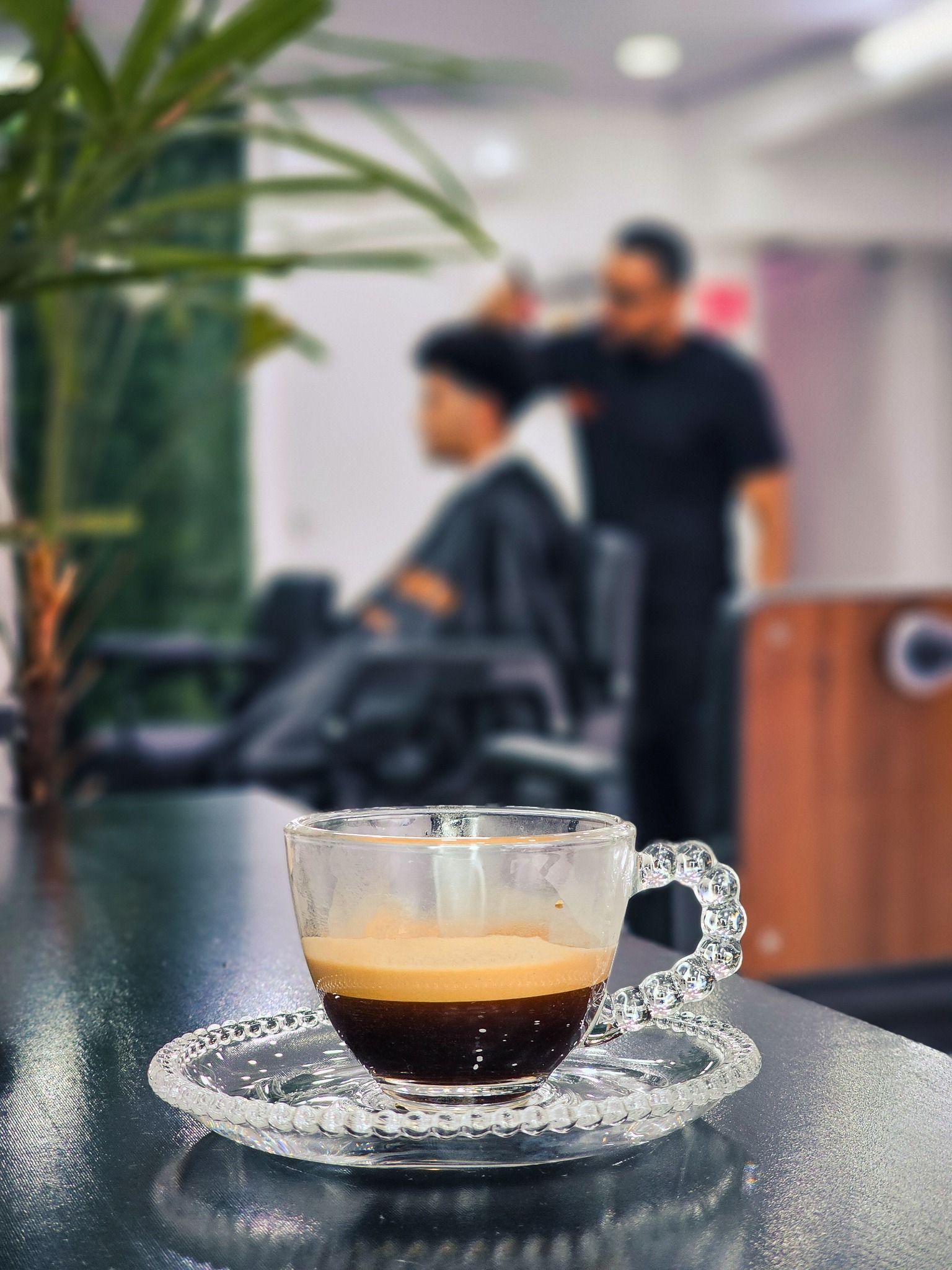 Café expresso durante atendimento no Studio 84